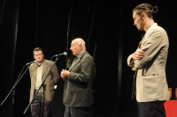 Da sx: Rodrigo Diaz, Direttore del Festival, Juan Octavio Prenz, Presidente della Giuria Premio Malvinas e il regista Alberto Antonio Dandolo